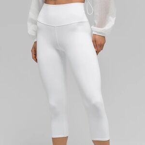 NWT ALO Yoga High-Waist Airbrush Capri – White – Size S